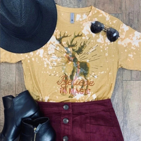 NWT boutique next level apparel Believe in magic reindeer Christmas graphic tee - Picture 1 of 9
